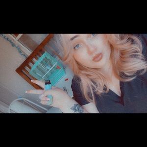 Meet your Posher, Kayla